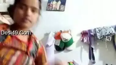 Today Exclusive- Desi Girl Record Her Nude Video For Lover