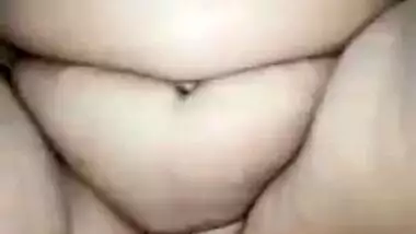 Mature chubby auntie gets her fat XXX twat plowed hard by Desi dude