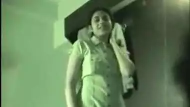 Indian MMS of a newly wed house wife enjoying home sex with husband