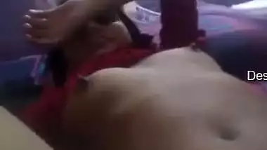Well-mannered Indian slut lies in bed with naked tits waiting for man