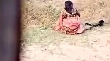 MILF in yellow joins peeing Desi aunty in XXX video to keep on moving