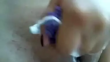 Busty nice Desi XXX MILF in sex show soaping up big chudai titties