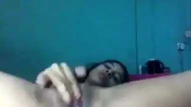 Indian girl masturbates XXX slit with fingers when there is no guy for sex