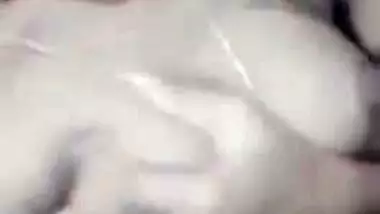 Desi slut calls lover for XXX fun via video link and shows off body