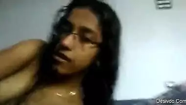 Tamil Married Bhabhi Showing Her Boobs in Vidio Call for X Boyfriend