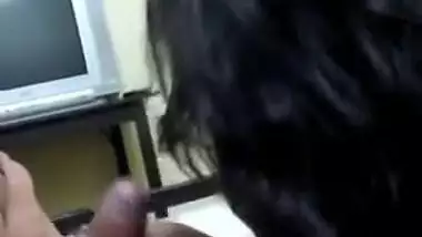 Real Goa Call Gal Playing wid Dick n Talking 2 Client on Mobile