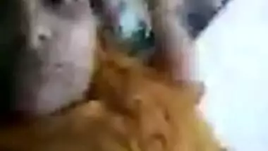 Desi XXX wife in a yellow sari flashes her tits in amateur solo sex video