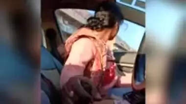 Sexy Punjabi aunty didnt stop doing HANDJOB even after he cums in the public area