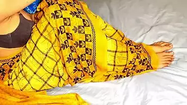 XXX slut in yellow sari gives her hairy pussy to the younger Desi man