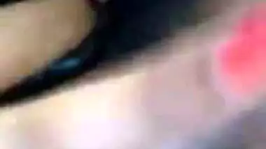 Excited Desi babe has no sex toys and she brings fingers into play