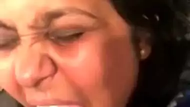 Desi Hotty Horny IT Girl Giving a suprhot BJ to Boss in Office