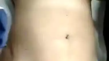 Friends lift Desi woman's top to touch nipples in the amateur porn video