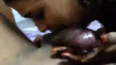 Desi randi bhabhi Shabnam blowjob n strips aur thoda karo na hindi audio