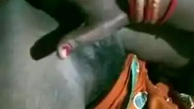 Whore gets it on with fingers in XXX close-up Desi video being