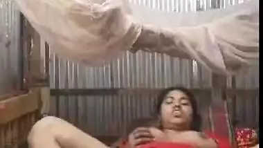 Big-assed Desi whore spreads legs to rub her twat for XXX video