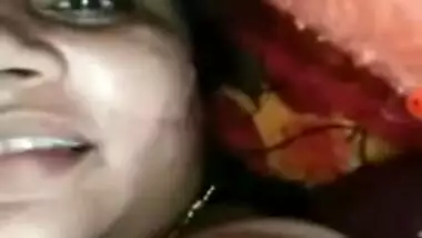 Desi XXX bitch shows her gorgeous boobs and pussy on video call