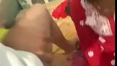 Desi housemaid giving blowjob to owner