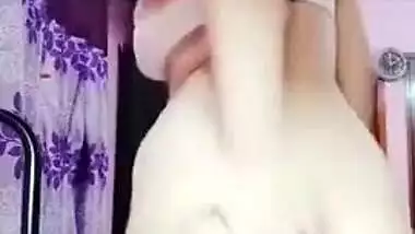 Nerdy college girl from India shakes big buttocks and spanks it