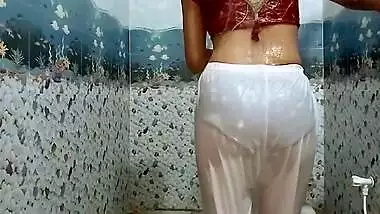 Indian Mom Bathing In Open White Legis Make Me Feel Better - Hot Mother And Hot Mommy