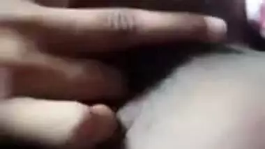 Cute virgin Desi XXX girl shows her teen boobs and pussy on cam