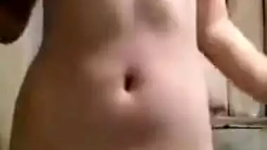 Desi babe hides the face but lays XXX boobs and pussy bare for sex video