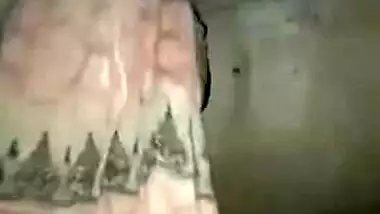 Amateur Desi MILF finds quiet XXX spot perfect to record sex striptease