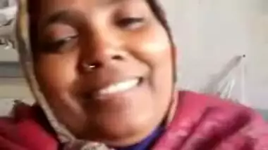 Village Desi girl shows her boobs in video call with her XXX boyfriend