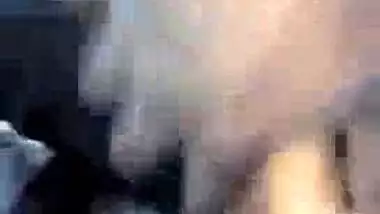 Desi office sex clip of aunty offereing her big boobs for playing