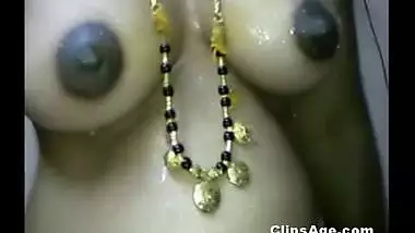 Tamil wife getting water sprayed all over her naked body by husband MMS