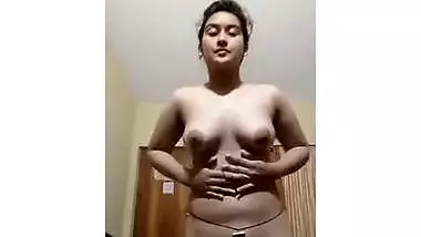 Desi sex whore like this deserves to pose naked on XXX phone camera