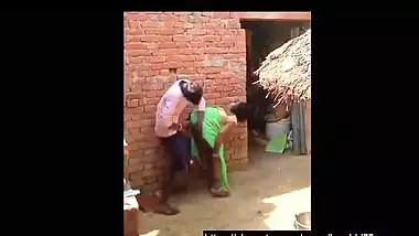 OMG best Desi sex! This slut indian village slut cheating husband outdoor