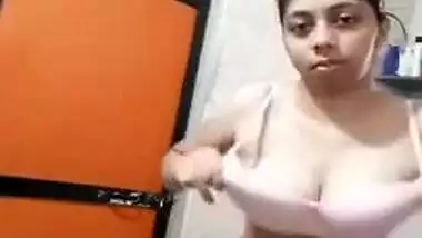 Exclusive-sexy Srilankan Girl Strip Her Cloths And Showing Her Boobs And Pussy