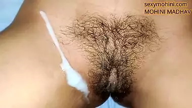 Cock satisfies Desi wife via hairy pussy XXX fucking close-up in bed
