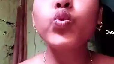 Today Exclusive- Sexy Desi Girl Record Her Nude Selfie Video For Lover Part 1