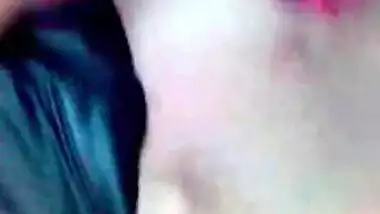 Hindi sex video of a college girl having outdoor fun in boyfriendâ€™s car