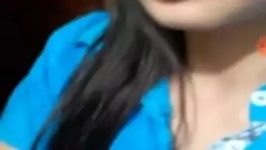 Desi teen makes boyfriend a porn gift in the form of hairy pussy video