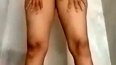 Nude Tamil lady records her desi nude MMS for fun