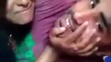 Indian lovers exchange XXX kisses before becoming in mood for sex