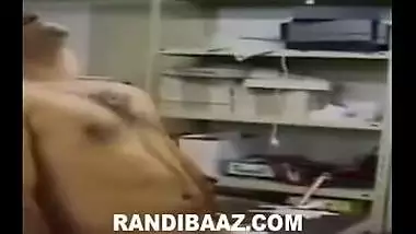 Desi porn star enjoys a worthwhile carnal sex session with a older boy