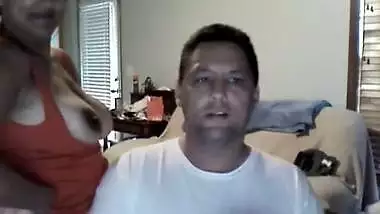 Indian IT programmer allowing her Boss to suck her mangoes during US office trip