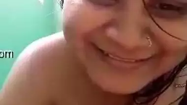 Stacked Desi girl not shy to pose naked after relax in XXX shower