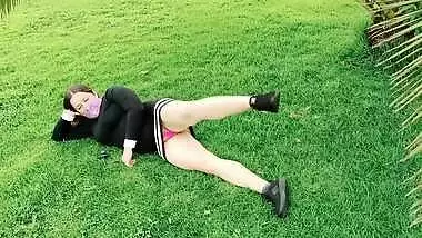 Puta Exhibicionista Me Lleva Al Parque Para Que Grabe Ensenando Sus Tangas Y Su Concha Par3